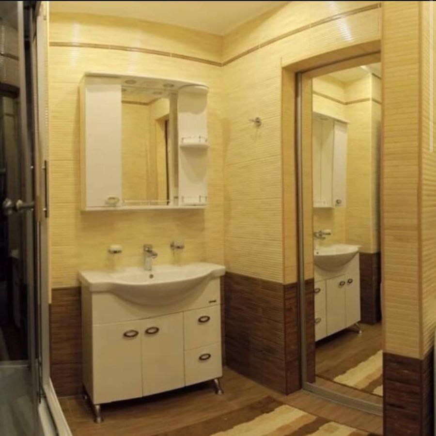 Lux Apartment City Center Николайев Екстериор снимка